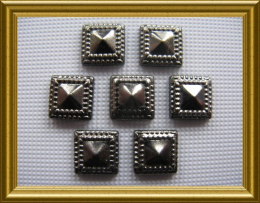 50 Nieten Pyramide 7mm Black Nickel