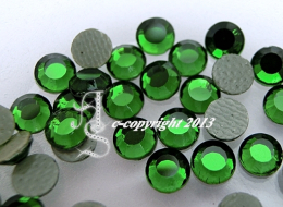 100 Hotfix Strasssteine SS 20 Light Emerald