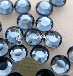 100 Hotfix Strasssteine SS 20 Light Saphir
