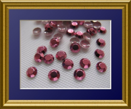 1440 Studs 2mm Pink