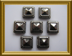 50 Nieten Pyramide 7mm Black Nickel